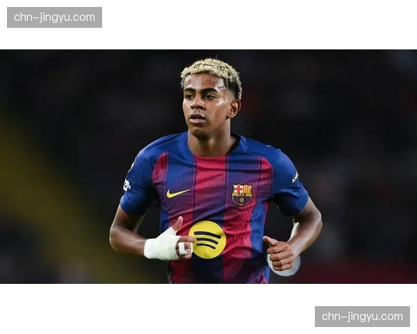 国家德比实时：皇马主动让出控球权，反击犀利已两次威胁巴萨球门。