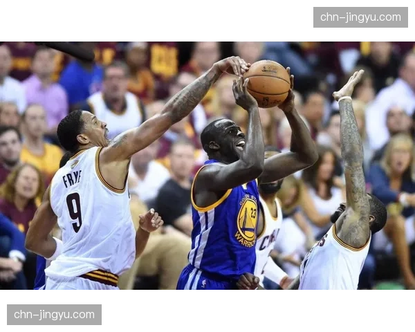 更衣室特写：终场哨响，确定降级的球队老将独自坐在替补席掩面